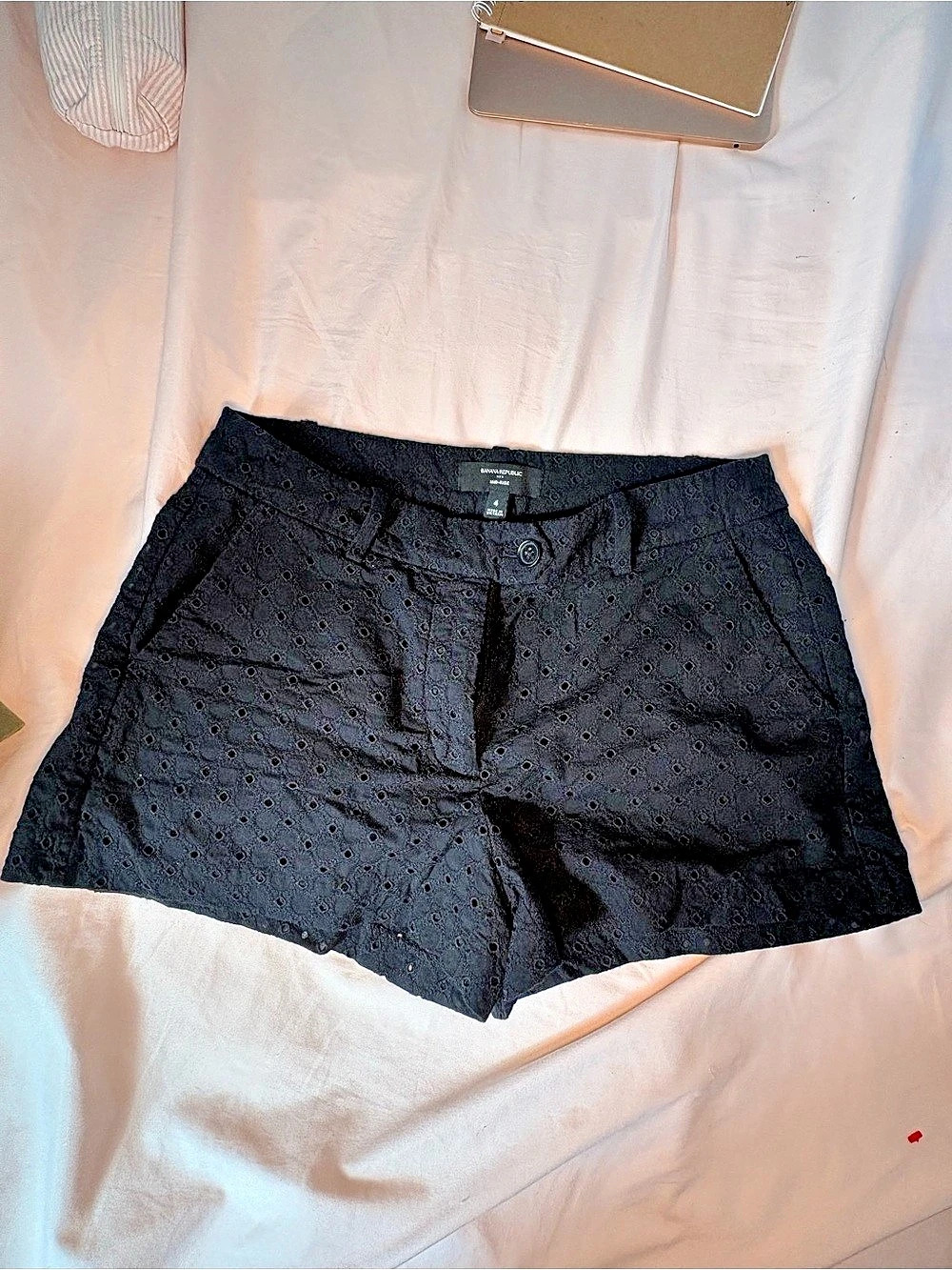 Banana Republic Mid-Rise Women's Black Eyelet Chino Shorts Pockets Size 4